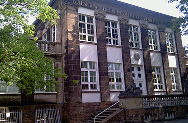 Altes Gebäude mit Beschattung von Multifilm