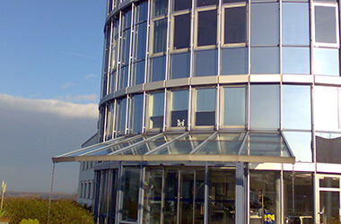 Bürokomplex mit Beschattung von Multifilm