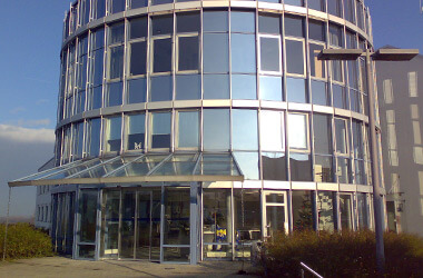 Bürokomplex mit Beschattung von Multifilm